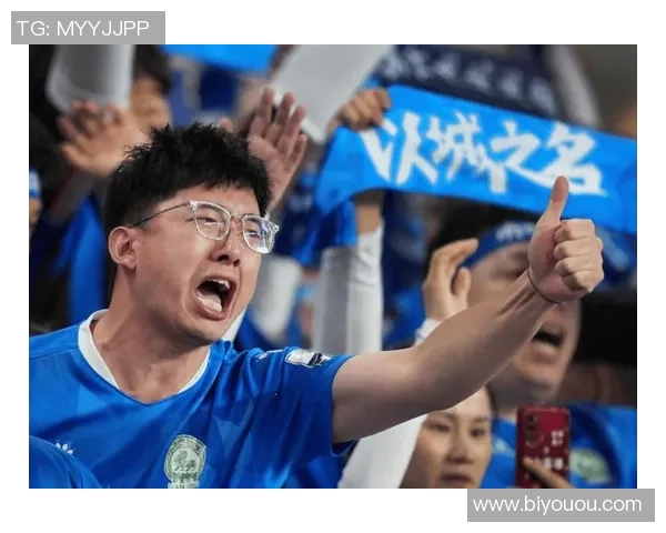 足球明星掐腰庆祝瞬间展现激情与团队精神引发球迷热烈反响 足球明星掐腰庆祝瞬间展现激情与团队精神引发球迷热烈反响