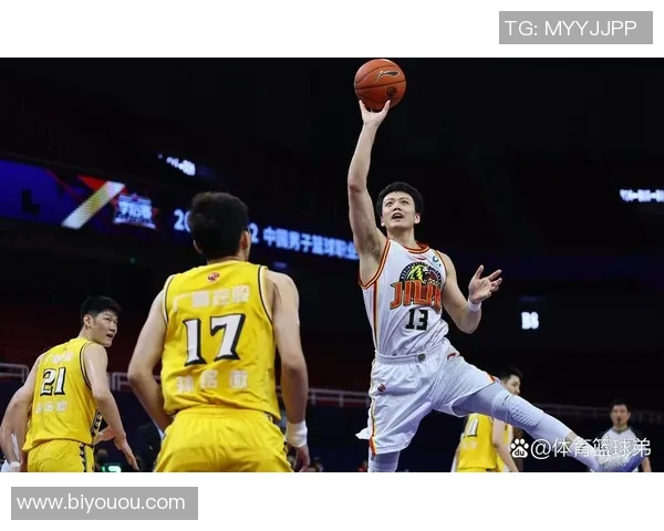 明星篮球人员的职业生涯与场上表现深度解析与未来发展展望